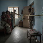 பூட்டிய வீட்டில் இரத்த வெள்ளம்: குடும்பம் சடலங்களாக கண்டெடுப்பு
