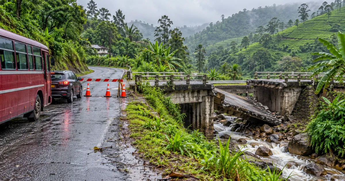 கலஹா – தெல்தோட்டை வீதியில் பாலம் இடிந்து வீழ்ந்தது: போக்குவரத்து பாதிப்பு